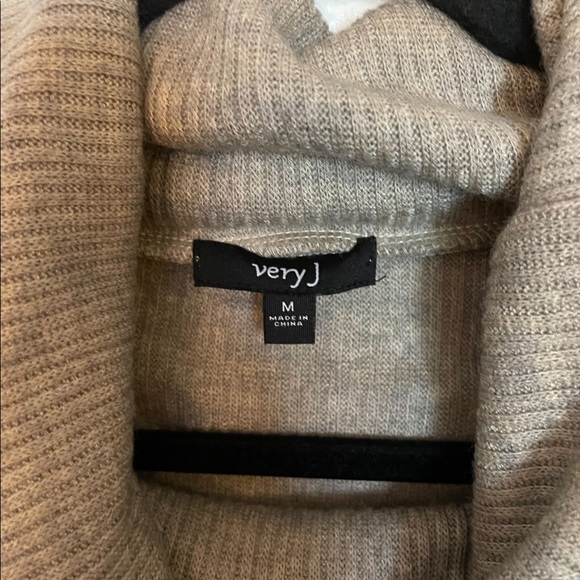 Women’s Very J Ribbed Oatmeal Colored Cowl Neck Sweater, Size Medium - Picture 5 of 5